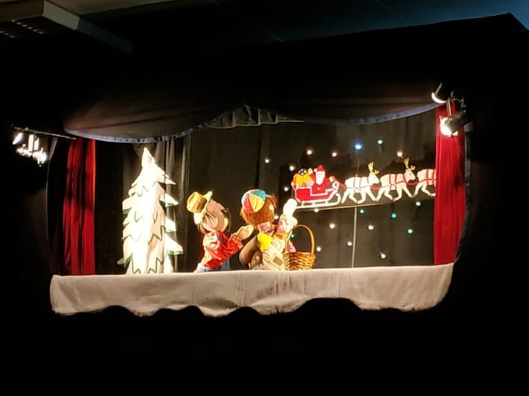 Spectacle de Noël des maternelles École Cours Diot